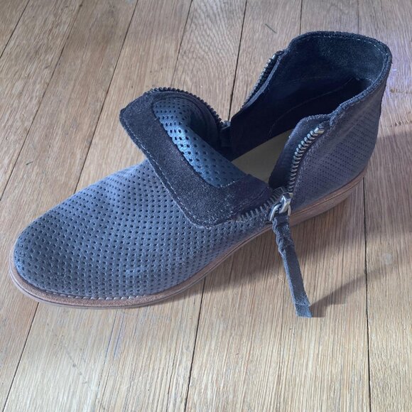 Dolce Vita grey suede boots - Picture 3 of 9